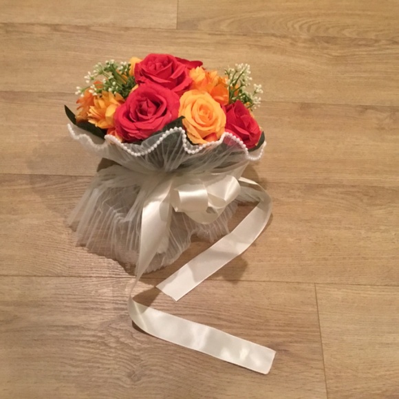 NWT Artificial Rose Wedding Bouquet - Picture 5 of 7